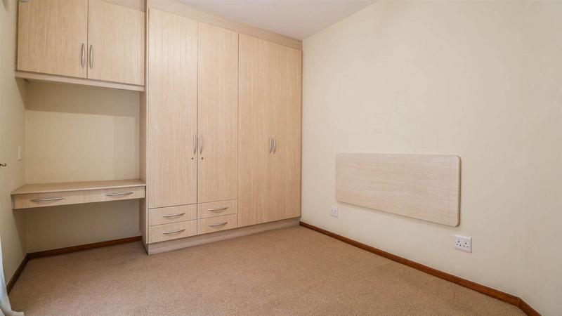 5 Bedroom Property for Sale in Glentana Western Cape